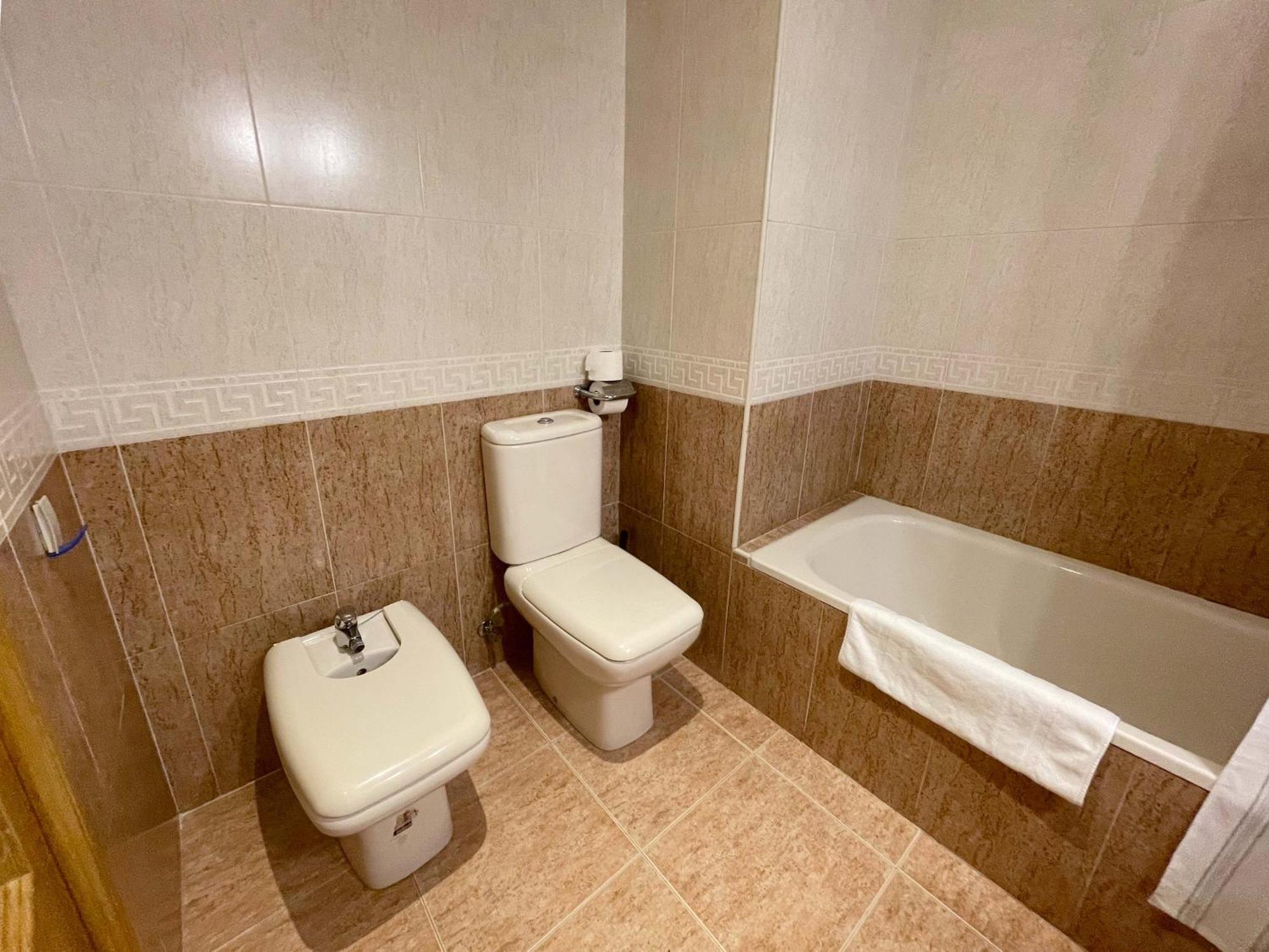Apartamentos El Pilar Suites 3000 Сарагоса Екстер'єр фото
