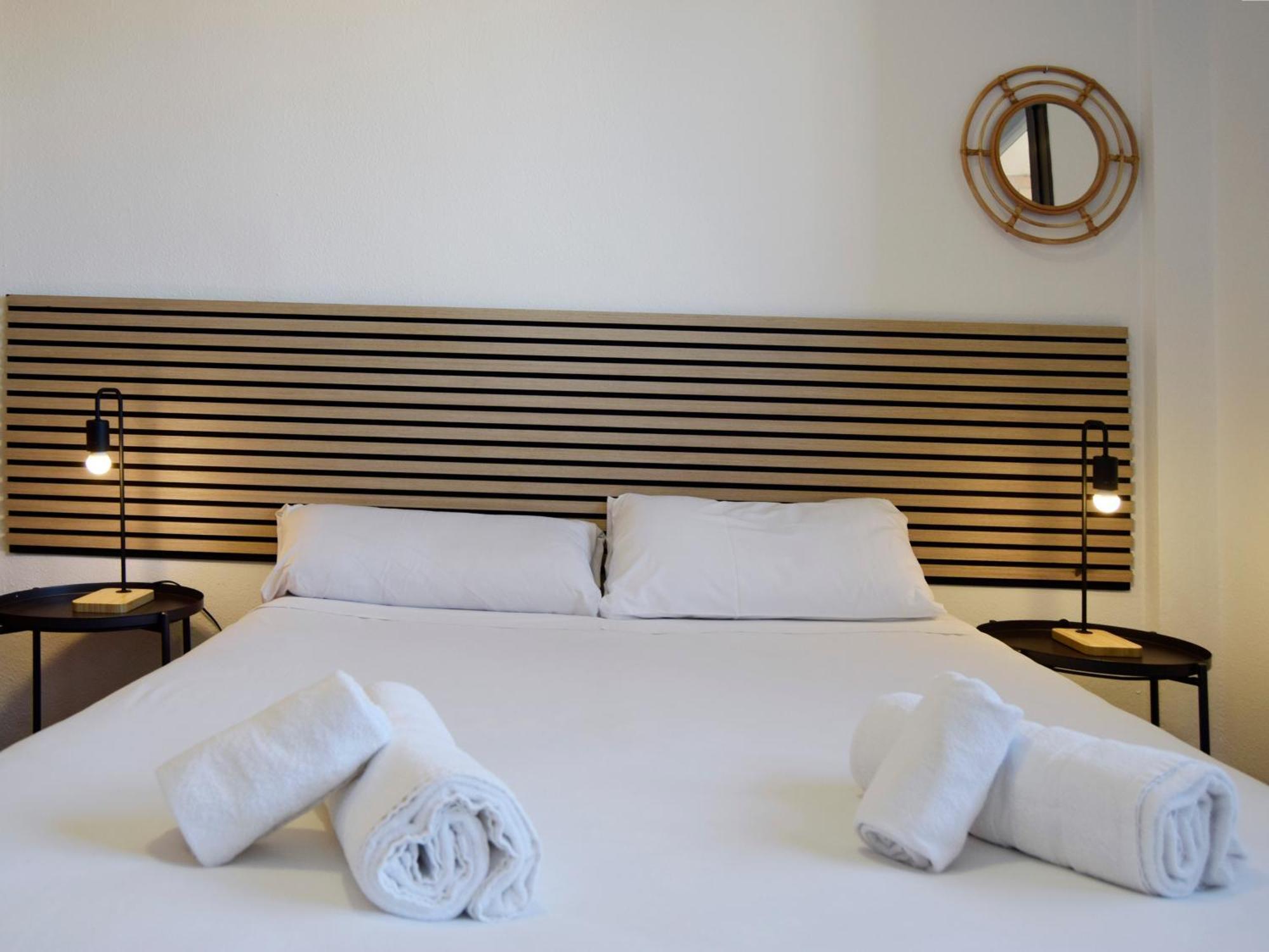 Apartamentos El Pilar Suites 3000 Сарагоса Екстер'єр фото